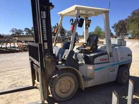 TCM FD50T9 Diesel 5,000 kg Capacity Forklift - picture1' - Click to enlarge