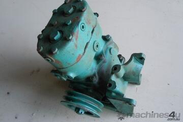 LLOYDS DEALS - International DT466 Air Compressor TU-FLO600 Bendix