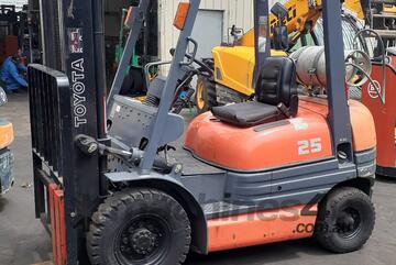 ACTIVE FORKLIFTS - Toyota 2.5 ton forklift for sale only 2000 hours 2000 model ACTIVE FORKLIFTS - Toyota 2.5 ton forklift for sale only 2000 hours 2000 model