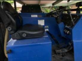 American Lincoln Power Sweeper-Scrubber PRICE NEGOTIABLE - picture1' - Click to enlarge