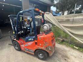 2.5 tonne container mast forklift for sale  - picture2' - Click to enlarge