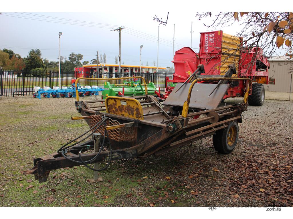 Used boomerang Boomerang Bale Feeder Bale Feeder in , Listed on