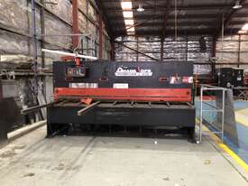 Hydraulic Guillotine Machine - picture0' - Click to enlarge