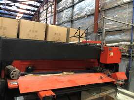 Hydraulic Guillotine Machine - picture1' - Click to enlarge