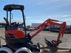 Kubota U17 with - picture0' - Click to enlarge