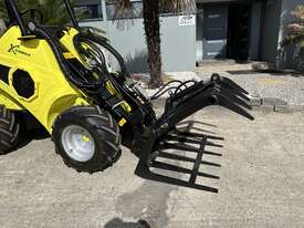 Articulated Mini Loader Hyload WTL30 - picture1' - Click to enlarge