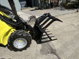 Articulated Mini Loader Hyload WTL30 - picture2' - Click to enlarge