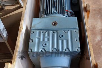 LLOYDS DEALS - SEW Eurodrive 30 kW 41 RPM Electric Motor Reduction Gearbox TYP: R147 DV 200L4/BM62/H