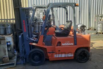 ACTIVE FORKLIFTS - Nissan 2.5 ton container entry forklift for sale-4.3m lift height solid tyres sid ACTIVE FORKLIFTS - Nissan 2.5 ton container entry forklift for sale-4.3m lift height solid tyres sid