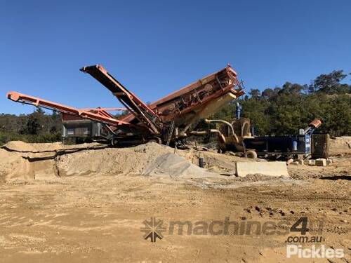 Sandvik QA451 Twin Deck Screen (Tracked)