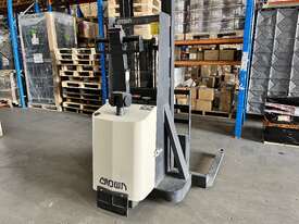 Used Crown Walkie Stackers for sale - picture0' - Click to enlarge