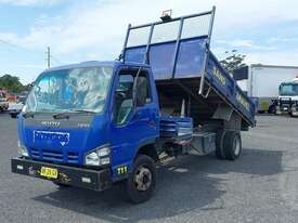 Isuzu NP - picture1' - Click to enlarge