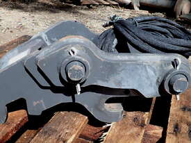 New 4-7 ton (45mm pin) Cat Hydraulic Wedgelock Quick Hitch Coupler Excavator - picture0' - Click to enlarge