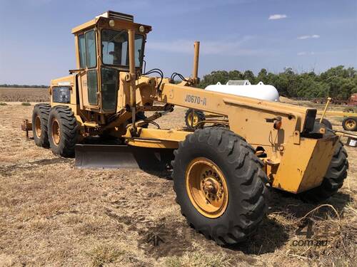 JOHN DEERE JD670A GRADER. 