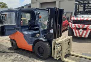 ACTIVE FORKLIFTS - 5 ton Toyota container entry deiseal forklift for sale with rotating fork clamp e