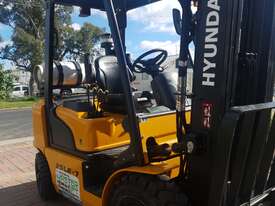 2.5T Forklift Hire - picture0' - Click to enlarge