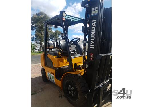 2.5T Forklift Hire