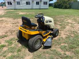 CLUB CADET LT1042 RIDE-ON LAWN MOWER - picture1' - Click to enlarge