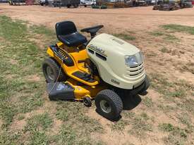 CLUB CADET LT1042 RIDE-ON LAWN MOWER - picture2' - Click to enlarge