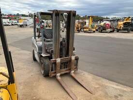 2008 Nissan 30 3 Stage Container Mast - picture0' - Click to enlarge