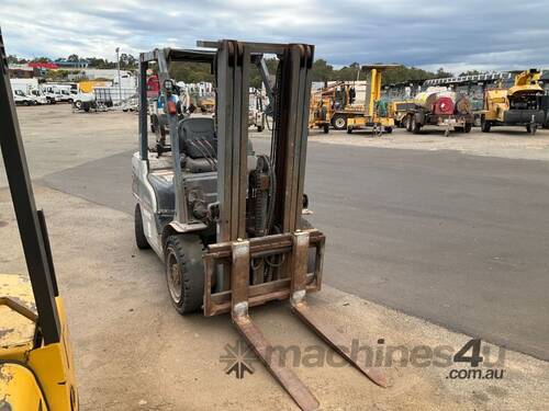 2008 Nissan 30 3 Stage Container Mast