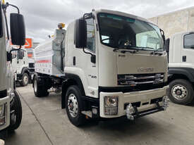 Isuzu FVD 165-260 Water truck Truck - picture1' - Click to enlarge