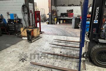 Class 3 Cascade Double Pallet Handler Class 3 Cascade Double Pallet Handler