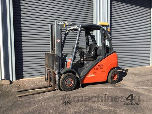 caption Linde 2.5T LPG Forklift with Container Mast