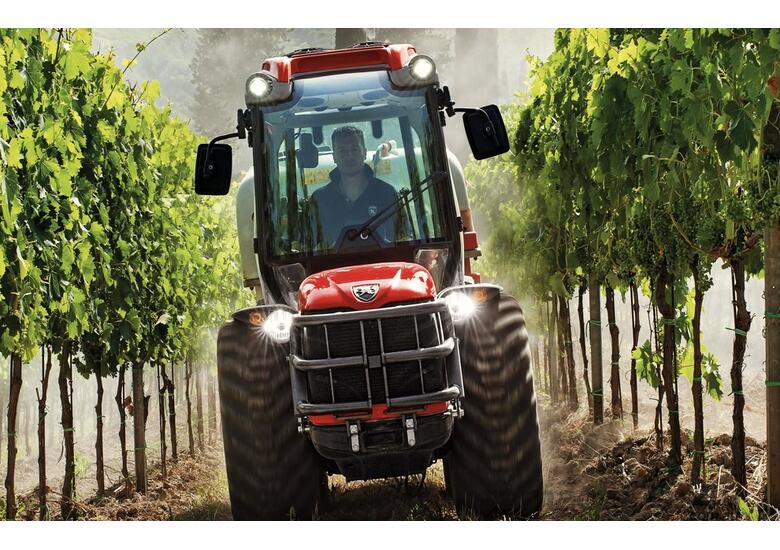 caption 8900 TR Isodiametric Tractor - 74.2hp Kubota 4cyl Turbo Engine, Continuously Variable Transmission