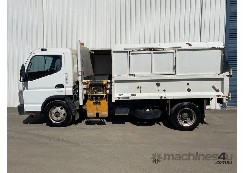 caption 2017 Mitsubishi Fuso Canter 815 Waste Truck