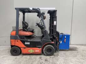 Toyota Forklift 2.5T Electric Container Mast - picture0' - Click to enlarge