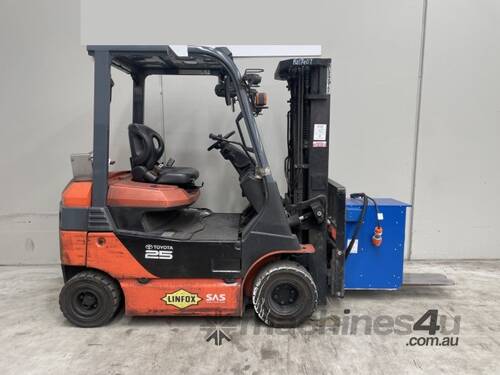 Toyota Forklift 2.5T Electric Container Mast