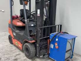 Toyota Forklift 2.5T Electric Container Mast - picture0' - Click to enlarge