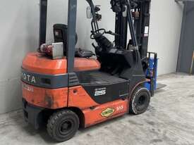 Toyota Forklift 2.5T Electric Container Mast - picture1' - Click to enlarge