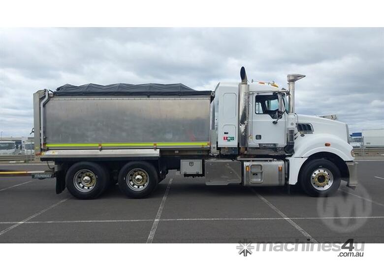 caption Mack Clxt Superliner