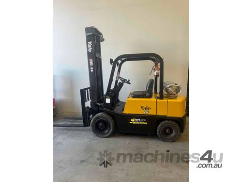 Forklift 2.5 Yale Cheap lpg