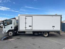 2017 Isuzu NQR Refrigerated Pantech - picture2' - Click to enlarge