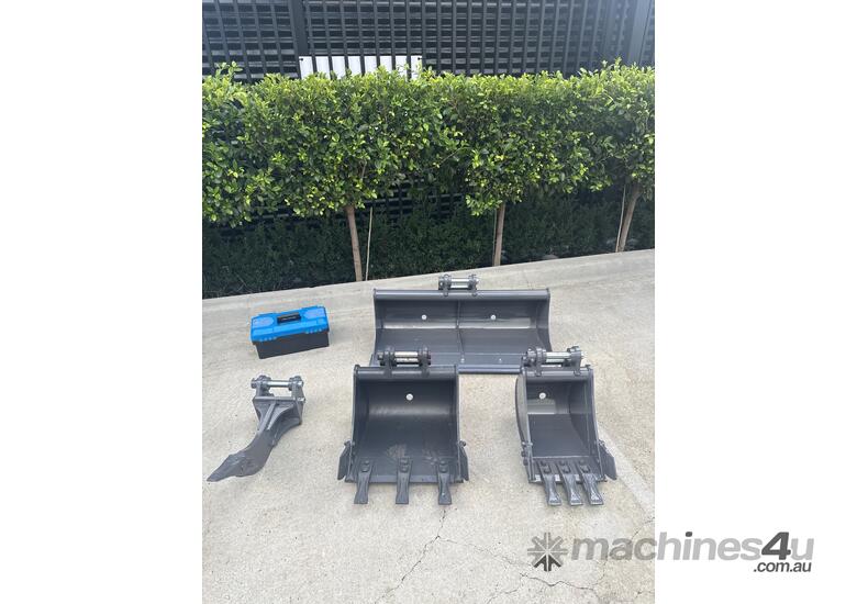 caption Mini Excavator 1.8 T Rover JCM MC18-SR Package deal, Japanese Engine and Components