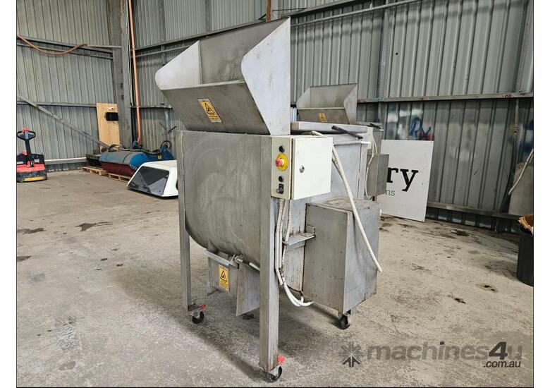 caption Paddle Animal Feed Mixer Machine