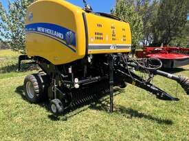 NEW HOLLAND ROLL BELT 150 ROUND BALER - picture0' - Click to enlarge