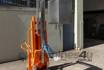 Pneumatic Liquid Mixer on a Mobile Lift Trolley Pneumatic Liquid Mixer on a Mobile Lift Trolley
