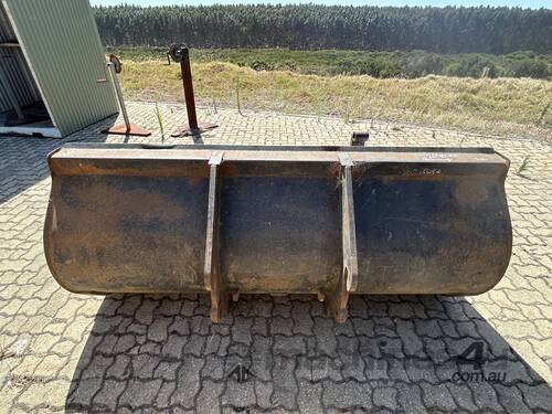 caption Bucket Fits JCB-527 Telehandler