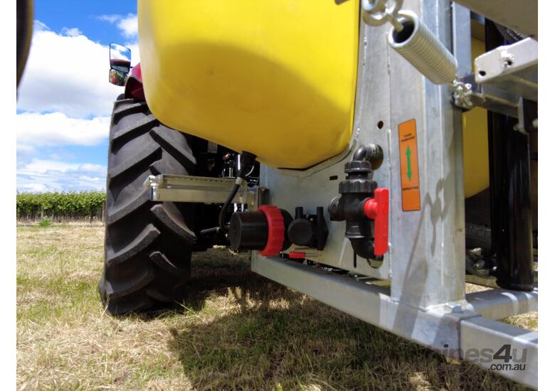 caption Hawk 1000L Linkage Sprayer with 12m Hydraulic Fold Boom