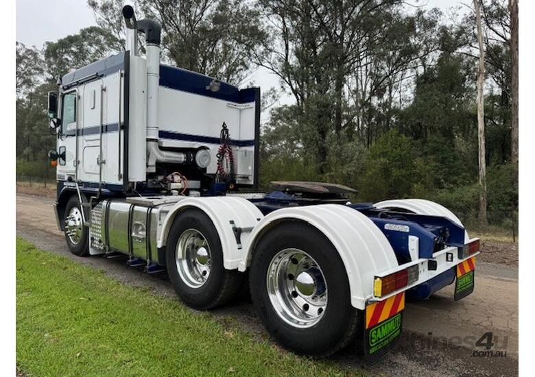 caption 2003 Kenworth K104 flat roof, Cummins Signature 520hp, 18sp manual