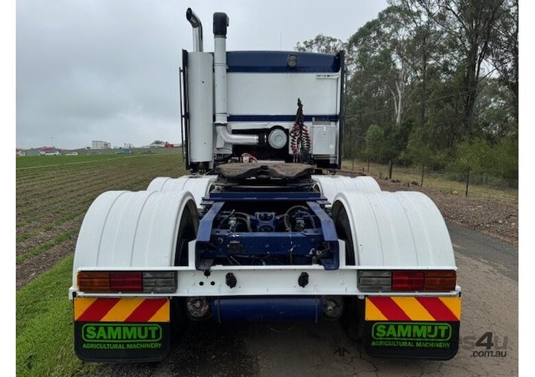 caption 2003 Kenworth K104 flat roof, Cummins Signature 520hp, 18sp manual