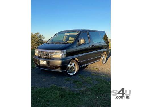 caption Nissan El Grande