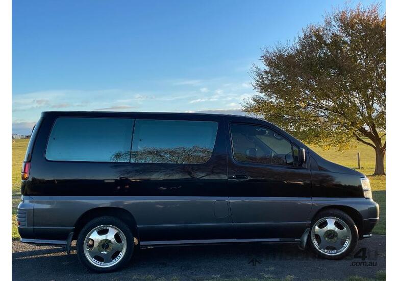 caption Nissan El Grande