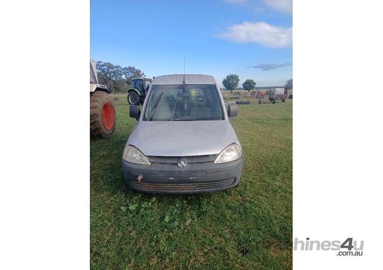 caption HOLDEN COMBO VAN