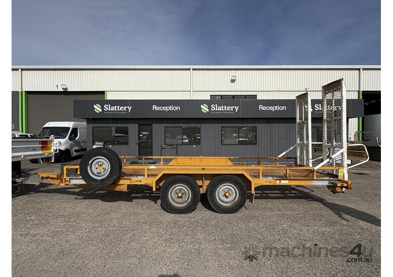 caption 2006 Cowan Welding Dual Axle Plant Trailer