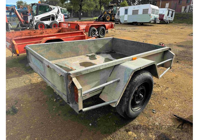 caption 2001 Towpax Box Trailer